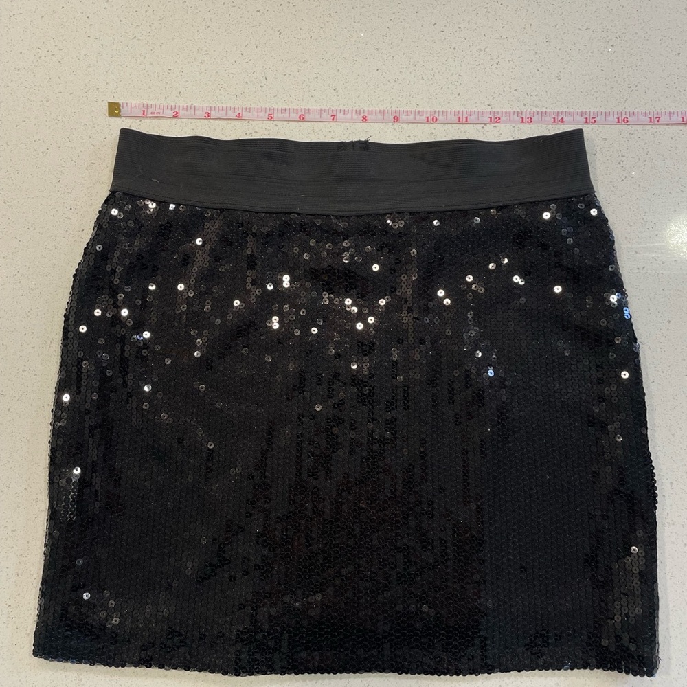 BCBGeneration lined black sequin miniskirt, size medium ✌️Good used condition!